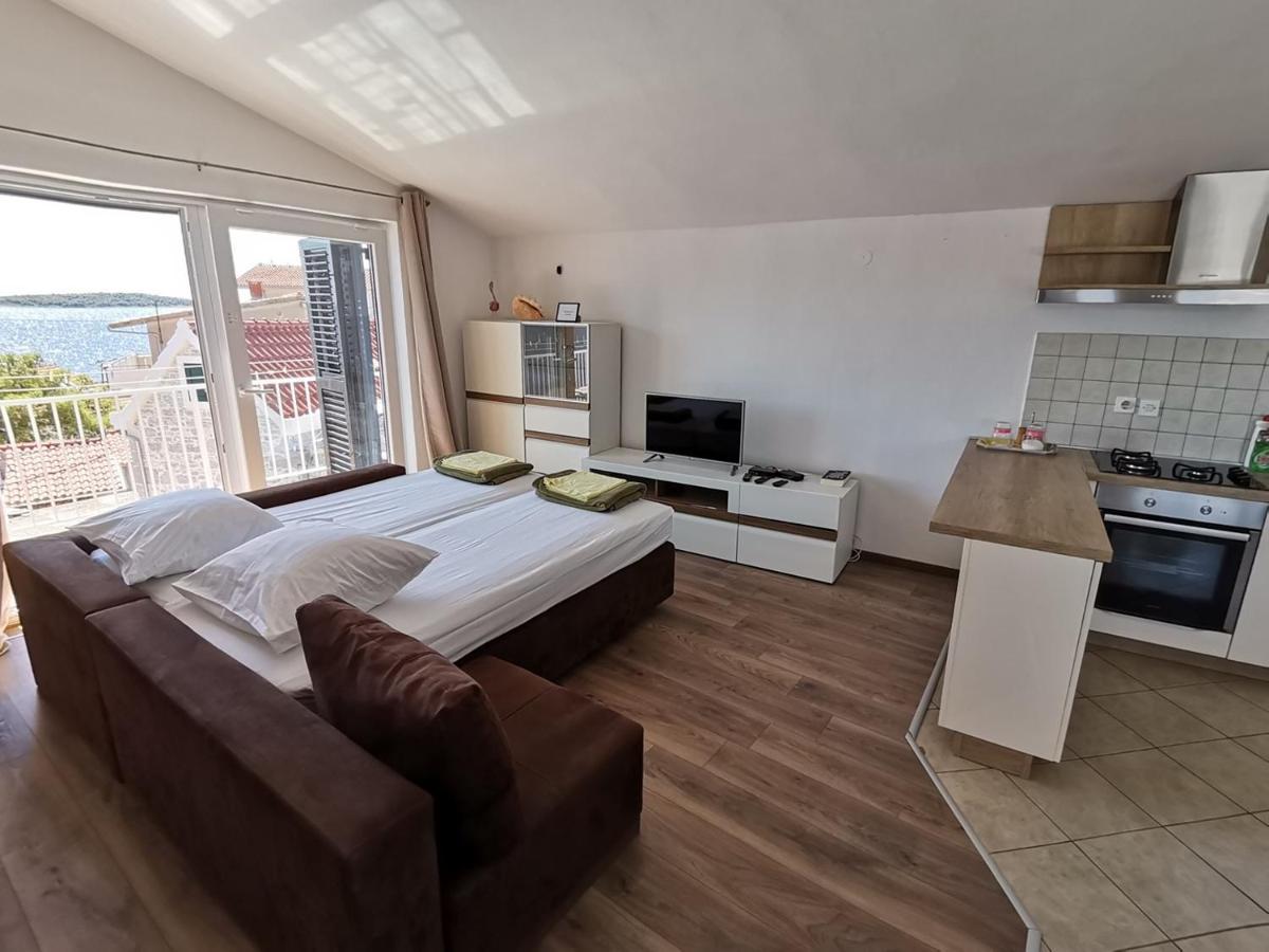 Apartment Zdravka Примоштен Екстер'єр фото